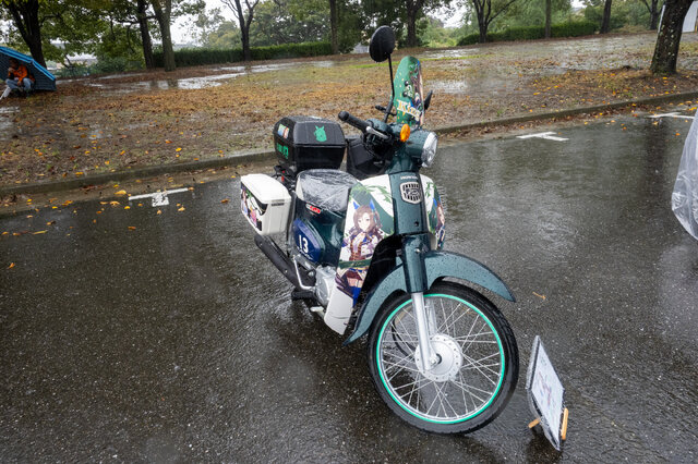 『ウマ娘』の痛車が集結！雨に負けない躍動感を放つ【第九回 天下無双 東西最強痛車決戦 フォトレポ】