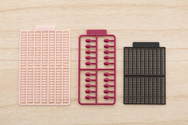 パーツ総数“1776”は目眩がしそう！「赤飯おにぎり」米、小豆、ゴマで組み立てるプラモデルに