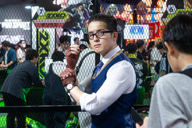 ナイトマーケットの店員『VALORANT』／でれごり（X：@gori_cos）
