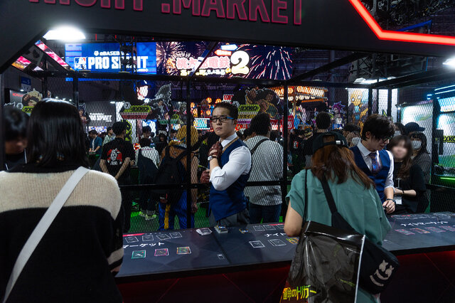 ナイトマーケットの店員『VALORANT』／でれごり（X：@gori_cos）