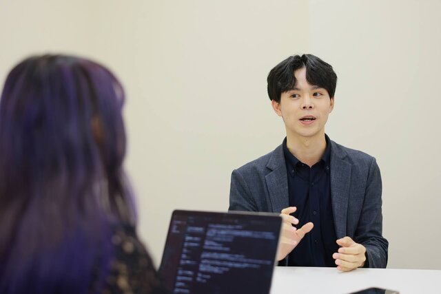 難解な局面を親切&分かりやすく伝えるテク―『シャドバ』公式大会でお馴染みの解説陣「まる」×「海老原」が語るこだわりと、配信がもっと楽しくなる裏側