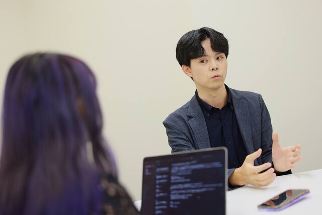 難解な局面を親切&分かりやすく伝えるテク―『シャドバ』公式大会でお馴染みの解説陣「まる」×「海老原」が語るこだわりと、配信がもっと楽しくなる裏側