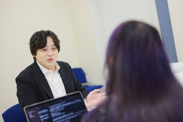 難解な局面を親切&分かりやすく伝えるテク―『シャドバ』公式大会でお馴染みの解説陣「まる」×「海老原」が語るこだわりと、配信がもっと楽しくなる裏側