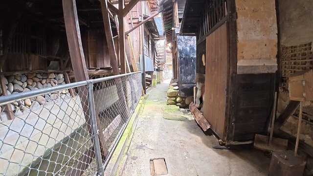 『SILENT HILL f』の舞台を聖地巡礼してみた―ゲームの世界まんまの昭和レトロな「筋骨めぐり」に大興奮！Steam Deckで遊ぶ“最適プレイスポット”も探してみたぞ【前編】