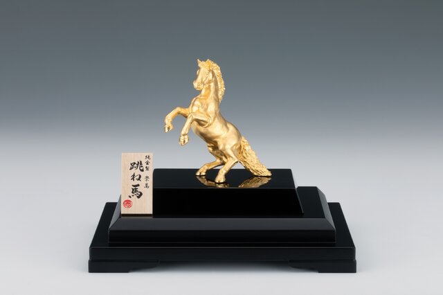 お値段はなんと5,500万円！？「大谷翔平」が等身大黄金像として札幌に凱旋ー約3,000万円の“二刀流”純金製フィギュア販売も