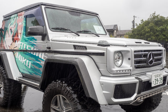 ベンツやレクサス、往年のスポーツカーまで集結！雨に負けじと会場を盛り上げた痛車まとめ【第九回 天下無双 東西最強痛車決戦 フォトレポ】