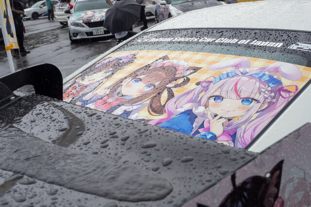 ベンツやレクサス、往年のスポーツカーまで集結！雨に負けじと会場を盛り上げた痛車まとめ【第九回 天下無双 東西最強痛車決戦 フォトレポ】