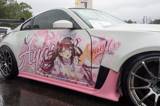 ベンツやレクサス、往年のスポーツカーまで集結！雨に負けじと会場を盛り上げた痛車まとめ【第九回 天下無双 東西最強痛車決戦 フォトレポ】