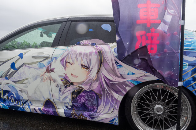 ベンツやレクサス、往年のスポーツカーまで集結！雨に負けじと会場を盛り上げた痛車まとめ【第九回 天下無双 東西最強痛車決戦 フォトレポ】