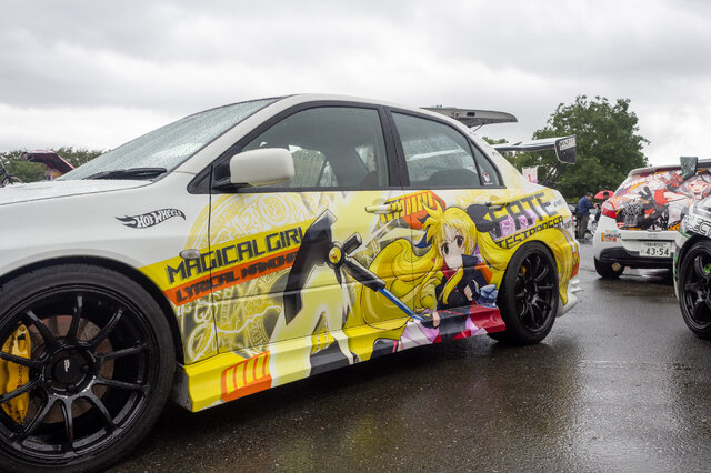 ベンツやレクサス、往年のスポーツカーまで集結！雨に負けじと会場を盛り上げた痛車まとめ【第九回 天下無双 東西最強痛車決戦 フォトレポ】