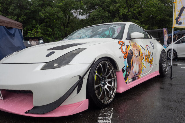 ベンツやレクサス、往年のスポーツカーまで集結！雨に負けじと会場を盛り上げた痛車まとめ【第九回 天下無双 東西最強痛車決戦 フォトレポ】