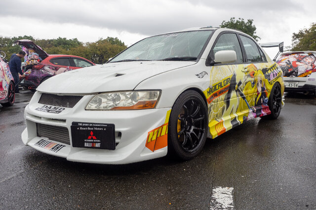 ベンツやレクサス、往年のスポーツカーまで集結！雨に負けじと会場を盛り上げた痛車まとめ【第九回 天下無双 東西最強痛車決戦 フォトレポ】