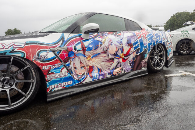 ベンツやレクサス、往年のスポーツカーまで集結！雨に負けじと会場を盛り上げた痛車まとめ【第九回 天下無双 東西最強痛車決戦 フォトレポ】