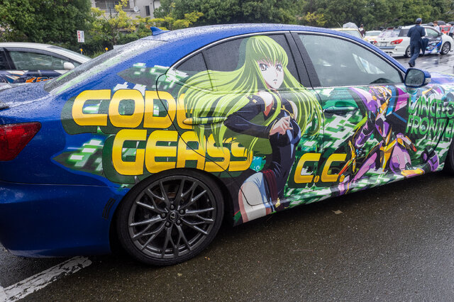 ベンツやレクサス、往年のスポーツカーまで集結！雨に負けじと会場を盛り上げた痛車まとめ【第九回 天下無双 東西最強痛車決戦 フォトレポ】