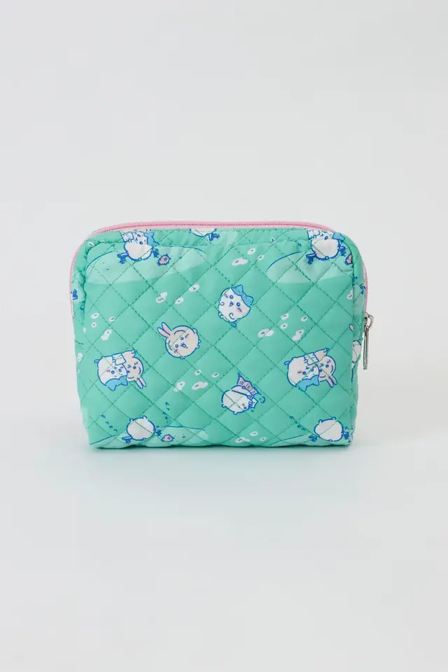 「ちいかわ」が草むしり検定に向けて勉強―新商品「レトロデザインシリーズ」にアパレルやポーチなど普段使いできるアイテムがズラリ