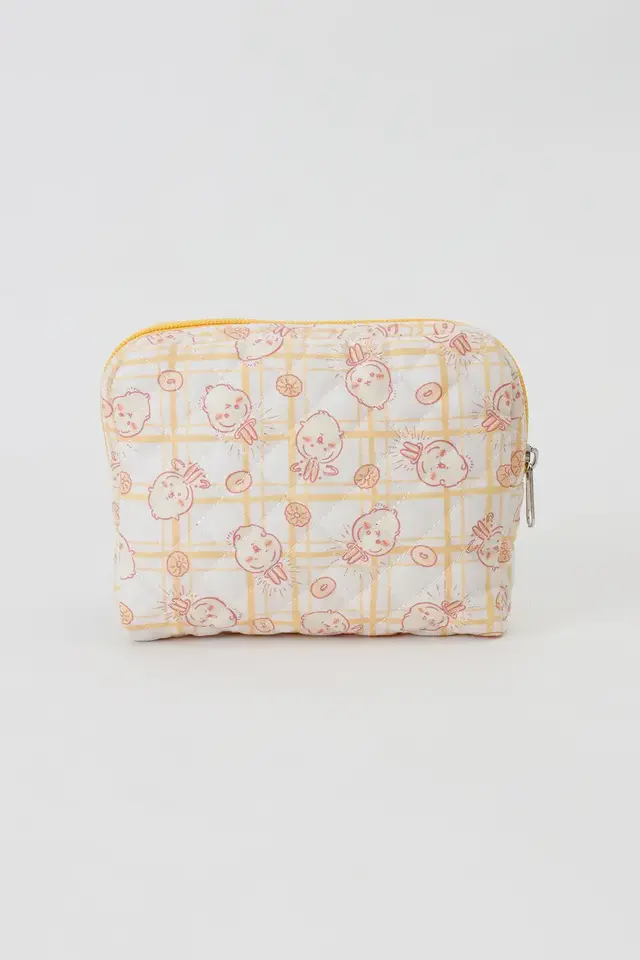 「ちいかわ」が草むしり検定に向けて勉強―新商品「レトロデザインシリーズ」にアパレルやポーチなど普段使いできるアイテムがズラリ