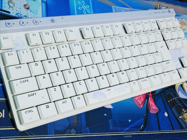 これは“綾華推し”にとって最高の神器かもしれない―「ロジクールG」×『原神』コラボのキーボード&ヘッドセット“神里綾華特別モデル”を触ってみた！