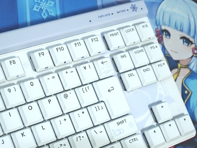 これは“綾華推し”にとって最高の神器かもしれない―「ロジクールG」×『原神』コラボのキーボード&ヘッドセット“神里綾華特別モデル”を触ってみた！
