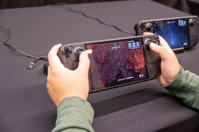 ラグは？ 画質は？ NVIDIAのクラウドゲーミングを極上5Kディスプレイやステアリングコントローラー、携帯機で体験！ 「GeForce NOW」の底力を様々なデバイスで試してきた