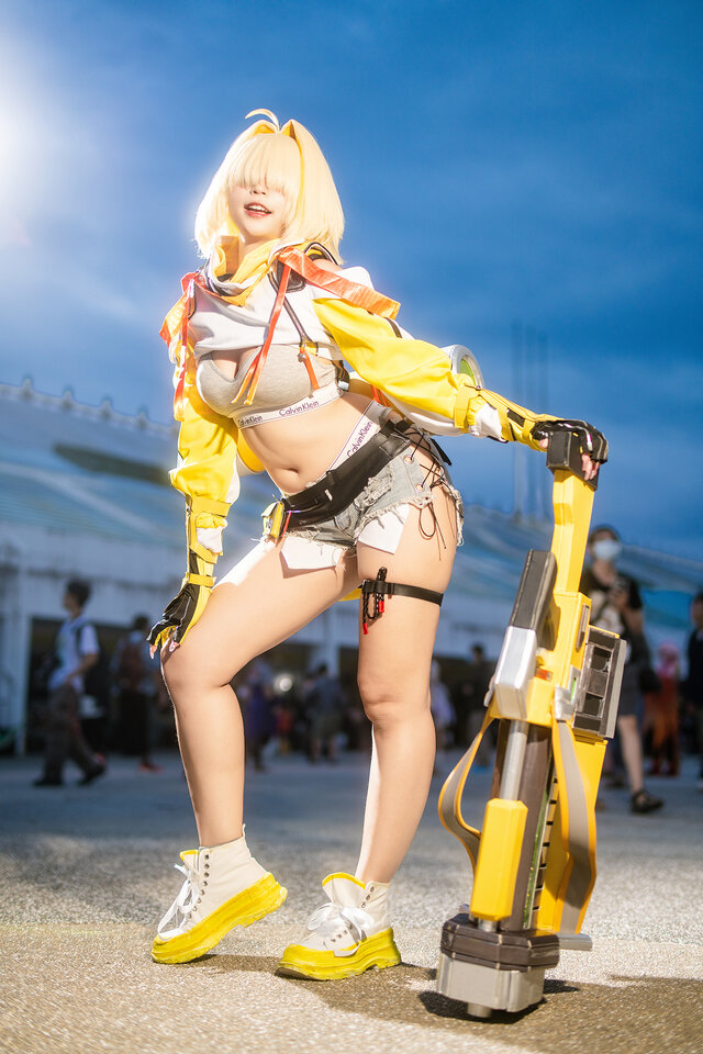 エレグ『勝利の女神：NIKKE』／Kadorin 仁美（Instagram：kadorin.hitomi）【タイ】