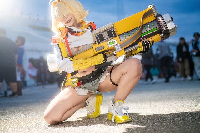 エレグ『勝利の女神：NIKKE』／Kadorin 仁美（Instagram：kadorin.hitomi）【タイ】