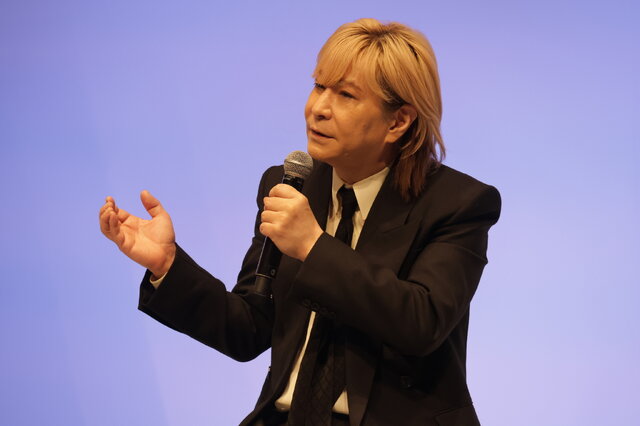岡本吉起×小室哲哉、約30年ぶりのタッグが語る「恋しさと せつなさと 心強さと」の裏側―『アウトランカーズ』完成披露会を現地レポート