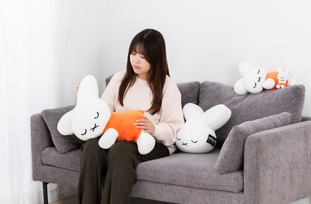 「ミッフィー」誕生70周年を記念した特大ぬいぐるみが発売決定!すやすや寝ている姿が可愛い