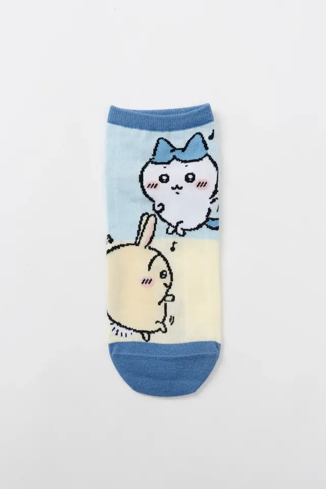 「ちいかわ」たちのトイレシーンがシュールで可愛い!インパクト抜群のソックス新商品デザイン全8種ラインナップ