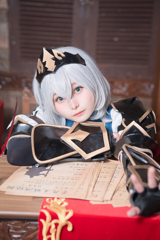 白銀ノエル／いを。（X：@iwo_cos）