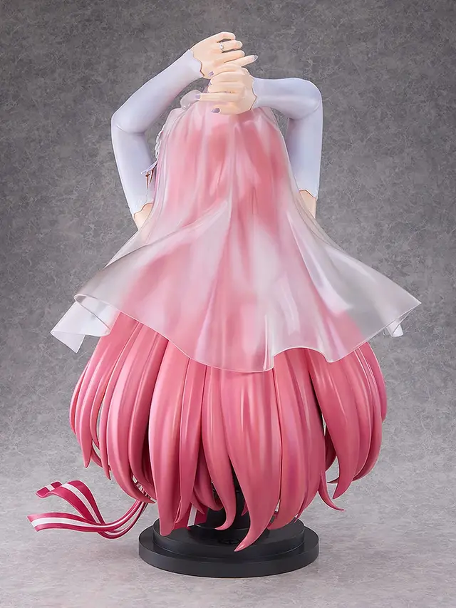 『アズレン』お値段約36万円の「ブレマートン」等身大胸像が凄い…!ケッコン衣装、大胆な脇見せポーズを圧巻のサイズで楽しめる