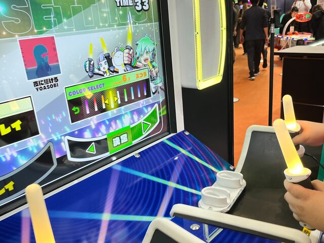 ライブのように“ペンラ”を振れ振れ！『PENLALIVE』は新感覚なペンライトリズムゲーム【アミューズメント エキスポ】