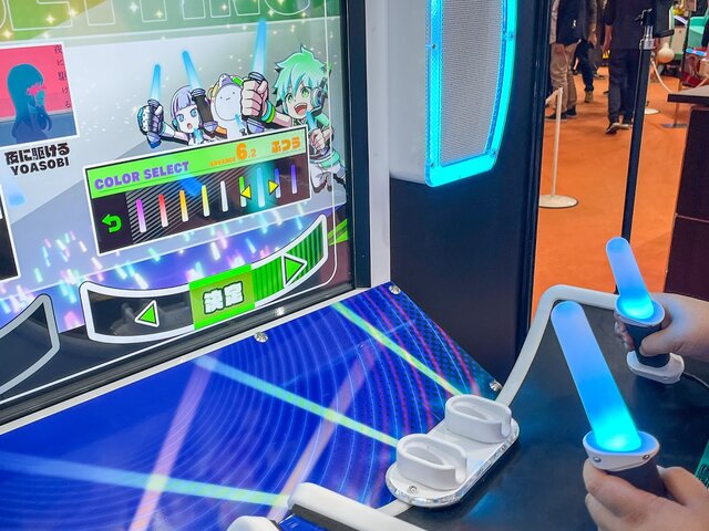 ライブのように“ペンラ”を振れ振れ！『PENLALIVE』は新感覚なペンライトリズムゲーム【アミューズメント エキスポ】