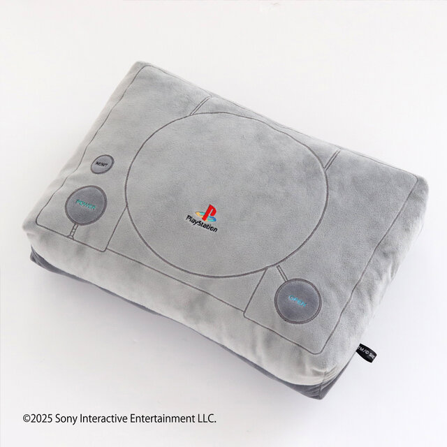 初代プレステのクッションが順次発売!『ASTRO BOT』チャームは持ち歩けて、リストレストとして活用可能