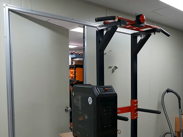 これで運動不足の心配はなし...?懸垂しなければ起動しないPCをDIYした人物現る