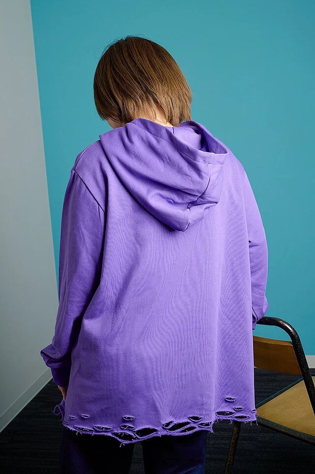 『ウマ娘』エアシャカールの私服を完全再現！「NULL」パーカーと格子柄のジャケットがラインナップ