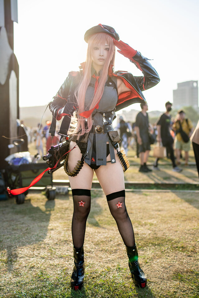 ラピ『勝利の女神：NIKKE』／小楠（Instagram：naaaaaaam_cos2023、X：@Naaamuumm）