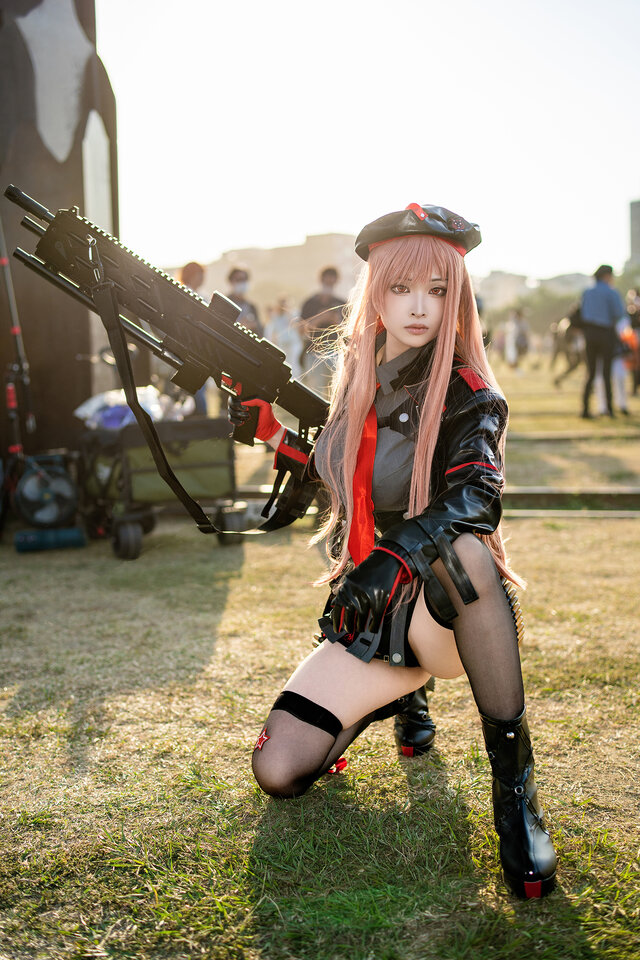 ラピ『勝利の女神：NIKKE』／小楠（Instagram：naaaaaaam_cos2023、X：@Naaamuumm）