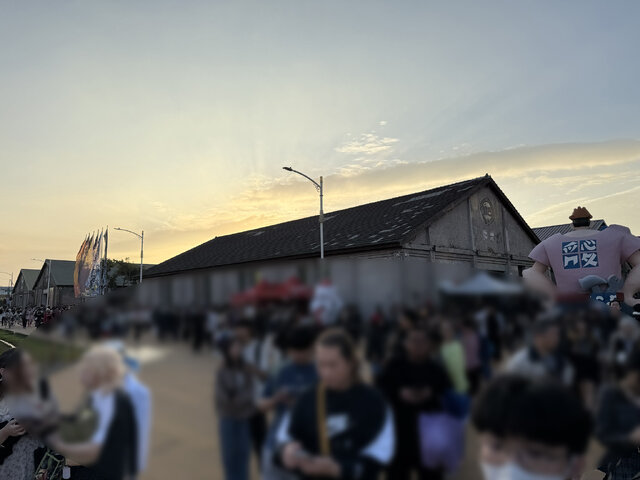 芸術特区の倉庫がサークル出展スペースとして使われた