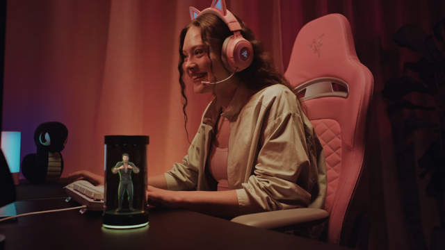 美少女や『LoL』伝説プレイヤーがゲーミングライフをサポート！？Razerの卓上AIコンパニオンが近未来的