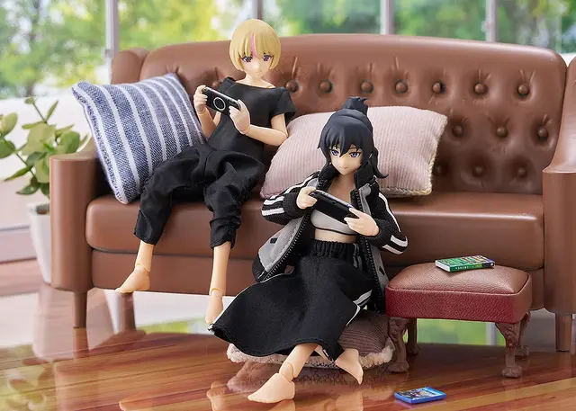 「PS」歴代ハード7機がミニチュア化！ポケステや『みんゴル』『ブラボ』ほか、コントローラーを握れる手など豪華セット