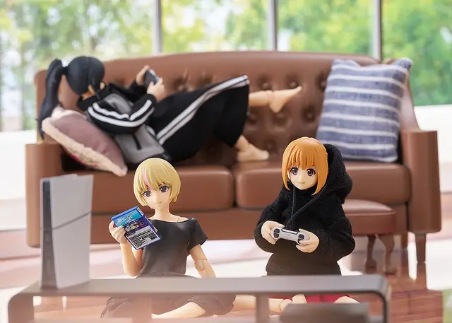 「PS」歴代ハード7機がミニチュア化！ポケステや『みんゴル』『ブラボ』ほか、コントローラーを握れる手など豪華セット