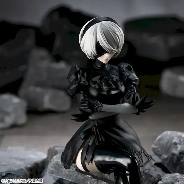 ちょこんと座る姿が美しい…!アニメ「ニーア」より、「2B」フィギュアがアミューズメント施設にて再登場