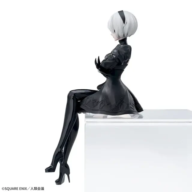 ちょこんと座る姿が美しい…!アニメ「ニーア」より、「2B」フィギュアがアミューズメント施設にて再登場