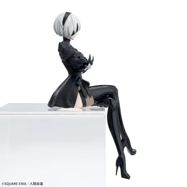 ちょこんと座る姿が美しい…!アニメ「ニーア」より、「2B」フィギュアがアミューズメント施設にて再登場