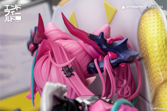 自分好みの空間を演出！『アークナイツ：エンドフィールド』より「イヴォンヌ」が、ディスプレイに囲まれて座る姿で立体化