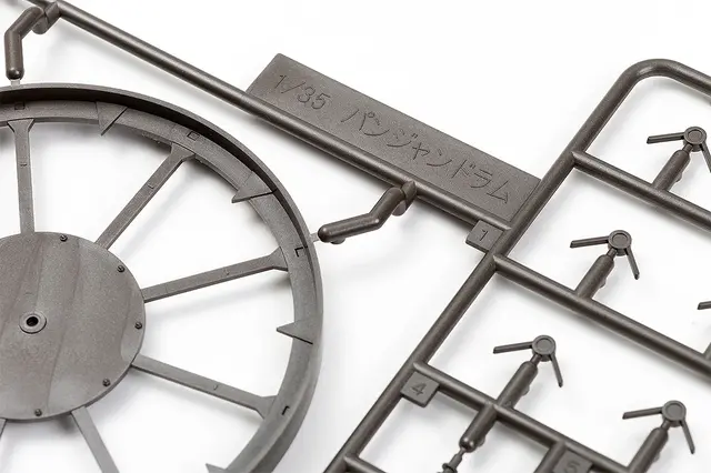 英国の珍兵器「パンジャンドラム」が1/35スケールのプラモデルに！独特かつ無骨な構造を細部にわたって再現