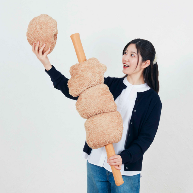 「セブン‐イレブン」人気商品をグッズ化した「Happyくじ」が3月13日発売！巨大なからあげ棒ぬいぐるみや、“金”シリーズのブランケットなどユニーク