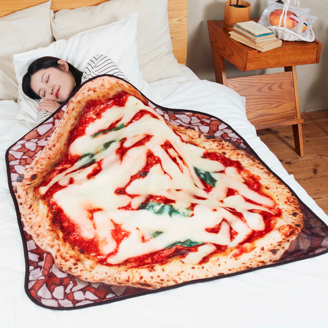 「セブン‐イレブン」人気商品をグッズ化した「Happyくじ」が3月13日発売！巨大なからあげ棒ぬいぐるみや、“金”シリーズのブランケットなどユニーク