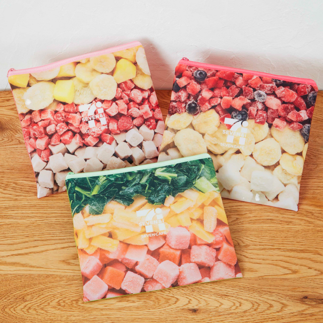 「セブン‐イレブン」人気商品をグッズ化した「Happyくじ」が3月13日発売！巨大なからあげ棒ぬいぐるみや、“金”シリーズのブランケットなどユニーク