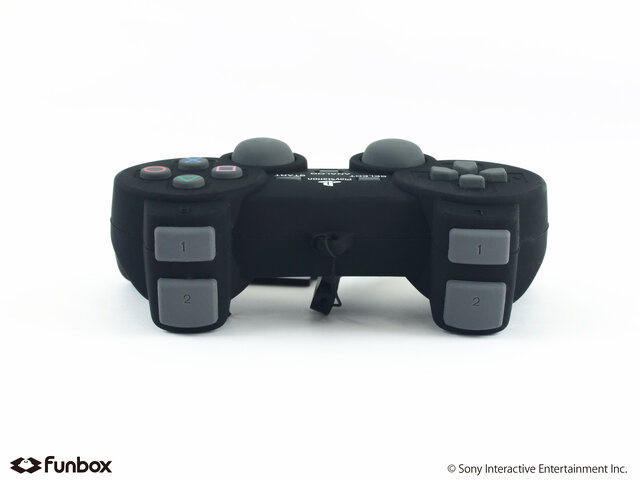 初代「PlayStation」のコントローラーを再現！「シリコーンポーチ DUALSHOCK」が3月17日より発売